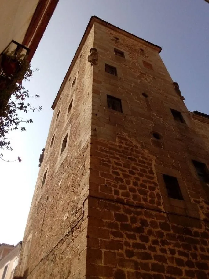 Torre norte vista en contrapicado